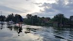 Bisa Lho, Main Paddle Board Seperti Bu Susi di Tangsel