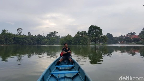 Mendekap Sore dengan Bersampan di Tangerang Selatan
