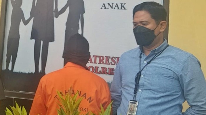 Tersangka pencabulan 12 santri (baju tahanan oranye)/dok. Istimewa