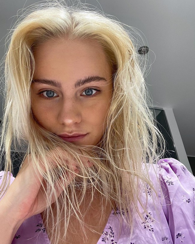 Meski begitu potret Alexandra masih menjadi perhatian netizen Indonesia. Di kolom komentar Instagram-nya, banyak fans badminton Tanah Air yang memuji kecantikannya dan memberikannya dukungan.Foto: Instagram @alexandraboje