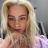 Meski begitu potret Alexandra masih menjadi perhatian netizen Indonesia. Di kolom komentar Instagram-nya, banyak fans badminton Tanah Air yang memuji kecantikannya dan memberikannya dukungan.Foto: Instagram @alexandraboje