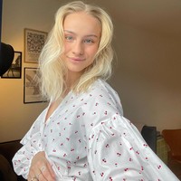 Tak sedikit yang berkomentar bahwa wanita berambut pirang tersebut mirip model bahkan boneka Barbie. Foto: Instagram @alexandraboje