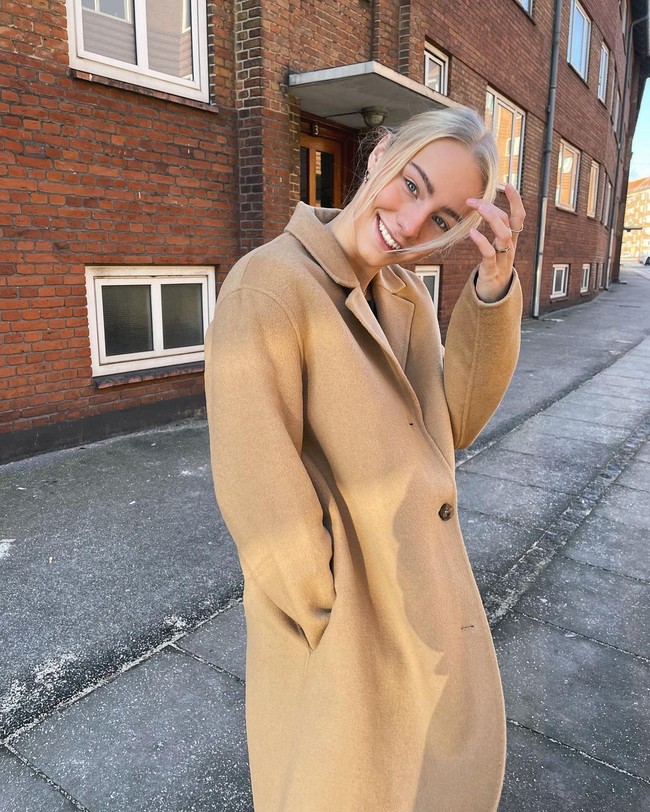 Alexandra Bøje adalah pebulutangkis asal Denmark berusia 22 tahun. Di Indonesia Masters 2021, ia bermain sebagai tim ganda campuran bersama Mathias Christiansen yang juga adalah kekasihnya. Foto: Instagram @alexandraboje