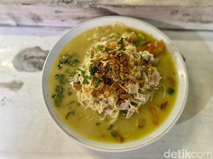 Jab Mebo Masih Pertahankan Masak Bakmi Jawa Pakai Api Kayu Mahoni