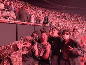Momen Member BTS Nobar Konser Harry Styles yang Bikin Heboh