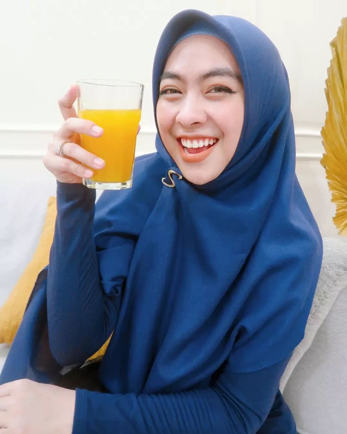 Cantiknya dr. Shindy Putri, Kakak Ria Ricis yang Doyan Ayam Penyet Cantiknya dr. Shindy Putri, Kakak Ria Ricis yang Doyan Ayam Penyet