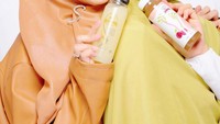 Sebagai dokter, Shindy memiliki pola makan yang terbilang sehat. Ia dan Oki bahkan minum minuman herbal untuk menjaga kesehatan sekaligus untuk menjaga berat badan.  Foto: Instagram @dr.shindyputri_