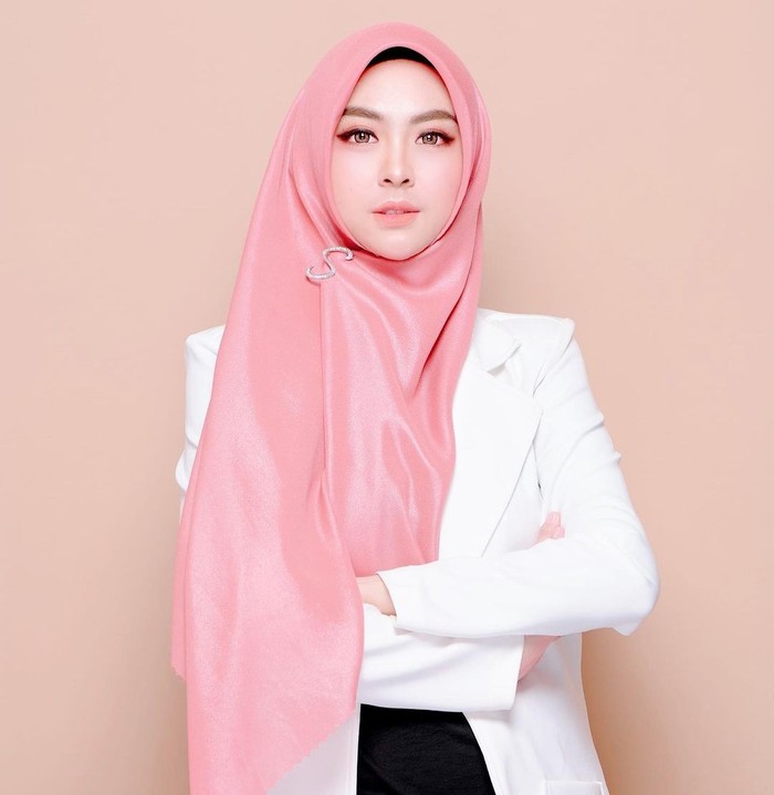 Cantiknya dr. Shindy Putri, Kakak Ria Ricis yang Doyan Ayam Penyet Cantiknya dr. Shindy Putri, Kakak Ria Ricis yang Doyan Ayam Penyet