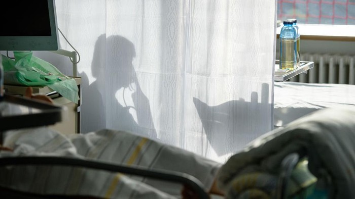 LEIPZIG, GERMANY - NOVEMBER 18: FFP2 masks and face shields in the Covid-19 intensive care unit at University Hospital Leipzig on November 18, 2021 in Leipzig, Germany. Hospitals are coping with a high influx of patients as the fourth wave of the coronavirus pandemic is sending infection rates to new record highs in Germany. Saxony is especially hard hit, with an average of over 750 new cases per 100,000 over a seven-day period, the highest for any state nationwide. Germany's vaccination rate, currently at about 67% of the population, is low compared to many other EU countries. The vast majority of people currently being admitted to hospital with Covid are unvaccinated. (Photo by Jens Schlueter/Getty Images)