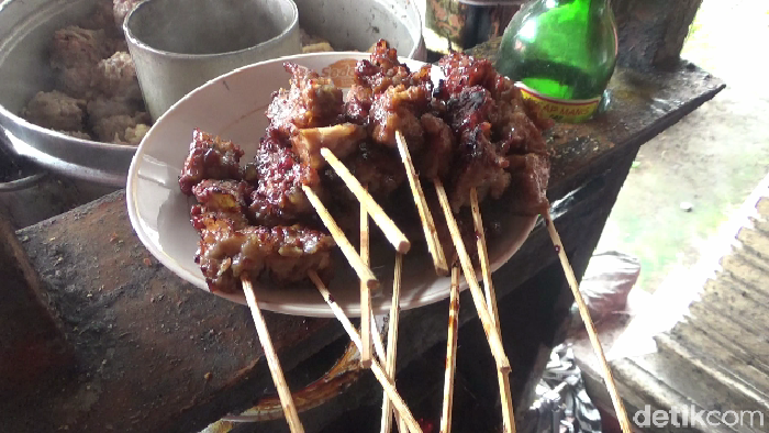 Empuk Gurih Bakso Bakar di Lumajang, Harganya Rp 5 Ribu Saja! Empuk Gurih Bakso Bakar di Lumajang, Harganya Rp 5 Ribu Saja!