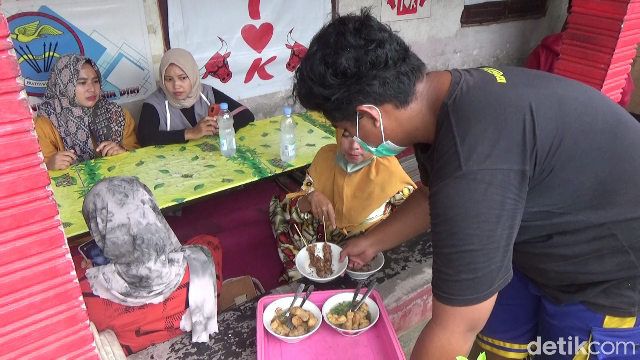 Empuk Gurih Bakso Bakar di Lumajang, Harganya Rp 5 Ribu Saja!