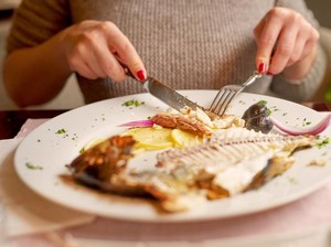 7 Negara Ini Punya Etika Makan yang Unik dan Tak Biasa