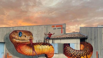 Aku suka melukis di semua tempat yang ditinggalkan ini. Yang terutama, aku suka rumah-rumah terlantar, istana, kastil dan pabrik, ujarnya seperti dilansir dari Boredpanda. (Foto: Instagram/scaf_oner)