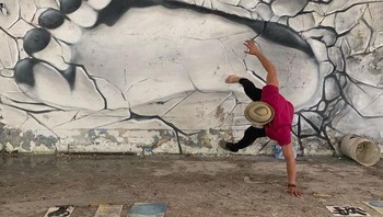 Menurutnya, dengan melakukan seni di sana, ia dapat mengubah dan menambahkan nilai ekstra pada tempat tersebut. (Foto: Instagram/scaf_oner)  