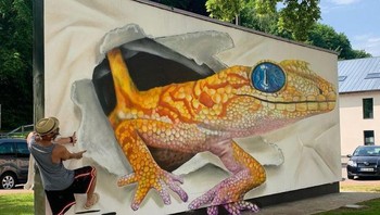 Saya tidak belajar seni. Saya mulai 18 tahun yang lalu di pabrik-pabrik yang ditinggalkan dan jalanan. Seorang teman sekolah mengirimkan hasrat ini kepada saya, ujarnya. (Foto: Instagram/scaf_oner)