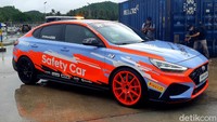 Hyundai i30 Fastback N, lahir Divisi N. Penggunaan huruf N diambil dari nama depan Kota Namyang dimana pusat R&D Hyundai terletak dan sekaligus menjadi tempat dibentuknya Hyundai N. Selain itu, N juga merepresentasikan Sirkuit Nurburgring, lokasi yang menjadi tempat pengetesan mobil-mobil performa Hyundai. Foto: Ridwan Arifin