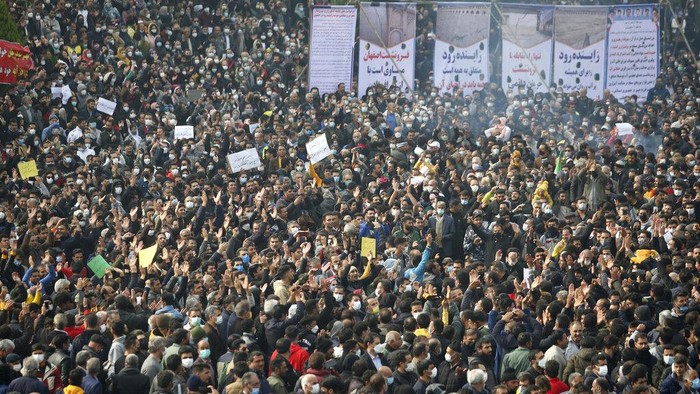 Iran Drought Protest In this photo released by the semi-official Fars News Agency, farmers attend a protest demanding authorities open a dam to relieve drought-stricken areas of central province of Isfahan, on the dried up riverbed of the Zayandeh Roud river in the city of Isfahan 255 miles (410 kilometers) south of the capital Tehran, Iran, Friday, Nov. 19, 2021. Several prominent actors and athletes joined the peaceful movement, urging the government to intervene to aid famers increasingly suffering from droughts that have worsened over the years. (Hamidreza Nikoomaram/Fars News Agency via A