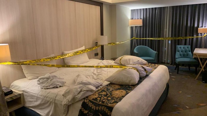 Kamar hotel lokasi pasangan yang jajakan layanan prostitusi threesome diringkus, Semarang.