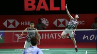 Kevin/Marcus bangkit atas perlawanan dari Ong Yew Sin/Teo Ee Yi di dua gim selanjutnya. Mereka menang 21-17 dan 21-11 (Humas PP PBSI)