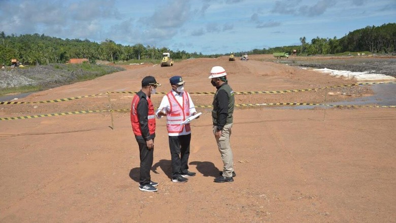 Menhub meninjau pembangunan Bandara Rokot Menhub meninjau pembangunan Bandara Rokot