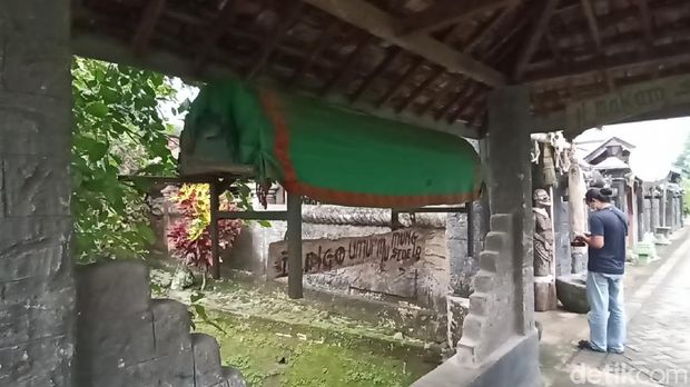 Museum di Tulungagung Ini Pamerkan Tali Pocong hingga Keranda