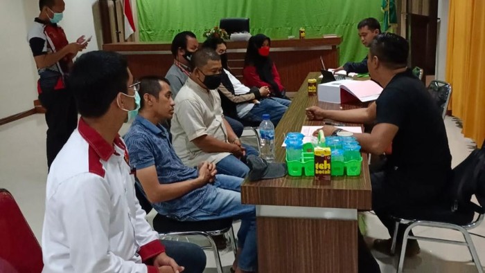 Polisi serahkan tersangka kasus korupsi di Jeneponto ke Kejaksaan (dok. Istimewa)