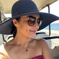 Aku berterima kasih dari hati untuk para dokter, perawat, dan ibu pengganti kami yang menjadi bagian dari perjalanan luar biasa ini. Banyak cinta dan cahaya dari Gene, Preity, Jai, dan Gia, lanjut Preity Zinta.Foto: Instagram @realpz