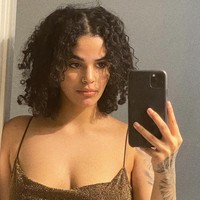 Dengan pamer foto ini, Rahaf menulis di Twitter: I am NOT awrah. My face is not awrah, my body is not awrah! I’m a woman!”Foto: dok. Twitter