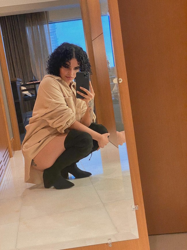 Di Twitternya, wanita 21 tahun itu pun membahas soal aurat. Menurutnya wajahnya dan tubuhnya yang sering ia pamerkan bukanlah aurat. Foto: dok. Twitter