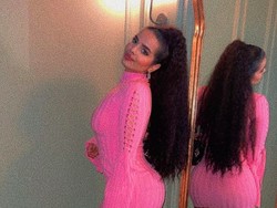 8 Foto Seksi Rahaf Al-Qunun, Influencer Arab yang Sebut Tubuhnya Bukan Aurat