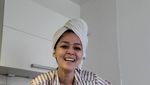 Romantis! Gracia Indri Rayakan Ultah Kekasihnya Sambil Makan di Bali