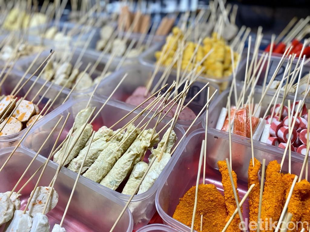 Modal Rp 10.000 Bisa Jajan Sosis BBQ hingga Gandasturi di Tegal Parang