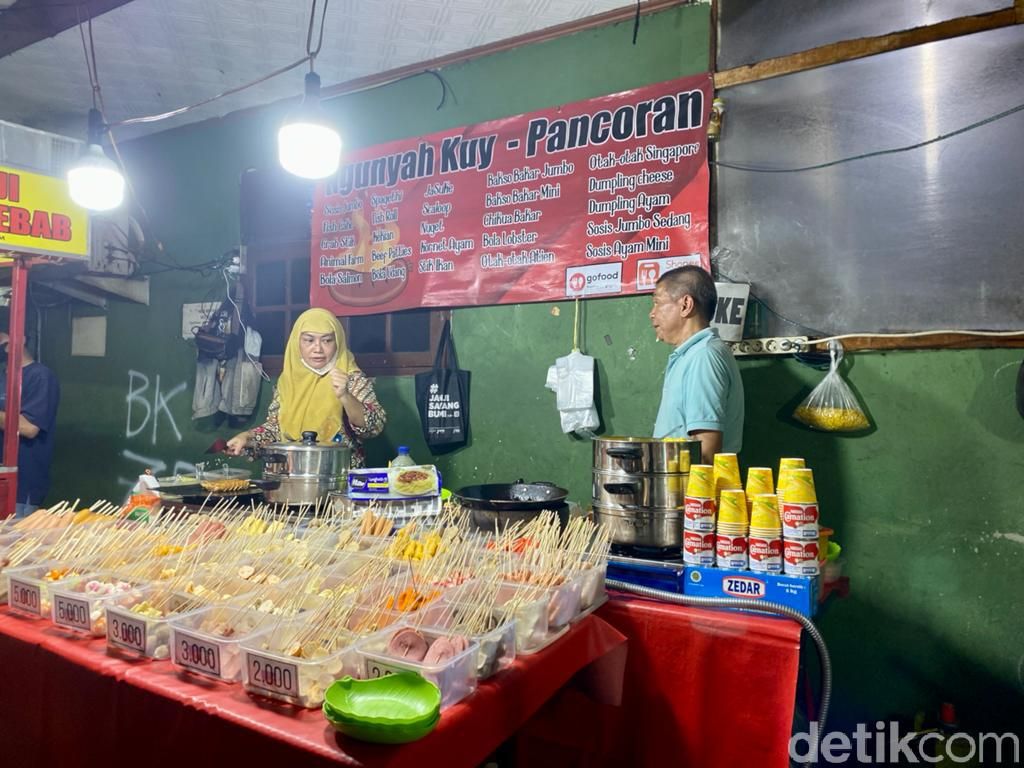 Modal Rp 10.000 Bisa Jajan Sosis BBQ hingga Gandasturi di Tegal Parang