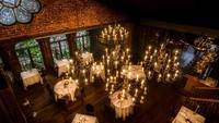 Terletak di 17 Barrow Street, restoran ini berdiri di gedung tua yang ada sejak tahun 1794. Dulunya gedung ini digunakan sebagai pub dan brothel. Foto: One If By Land, Two If By Sea/Site News
