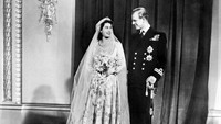 Nah, untuk gaun pengantin, Putri Elizabeth kala itu mengankan gaun satin dengan motif lili pasir dan bunga limau. AFP.