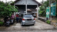 Di Daerah Kulon Progo, Daerah Istimewa Yogyakarta, ada sebuah bakso yang unik bentuknya. Bakso unik itu bisa ditemui di Kedai Emak yang berlokasi di wilayah Blok 6, Dusun Karanganyar, Kalurahan Karangwuni, Kapanewon Wates. Penggagasnya adalah Triyandari Hayuningtyas (27). Foto: Jalu Rahman Dewantara
