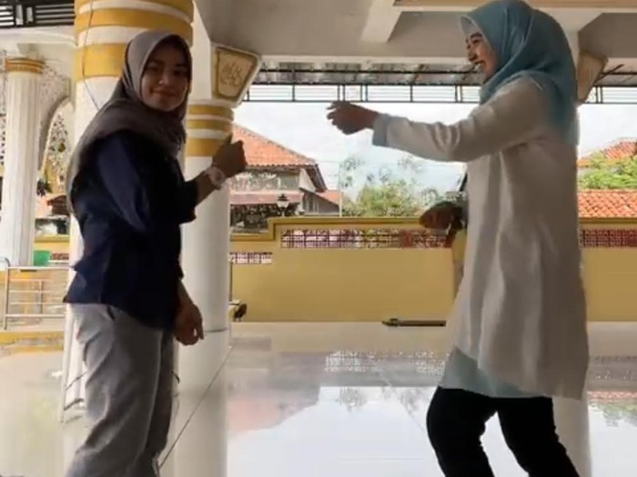 video viral joget di masjid sampang