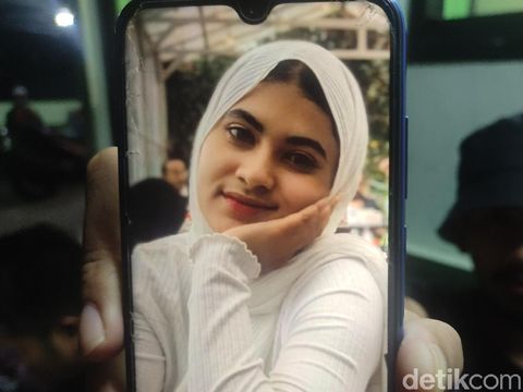Sarah semasa hidup. Wanita Cianjur ini meninggal akibat disiksa dan disiram air keras oleh suaminya.