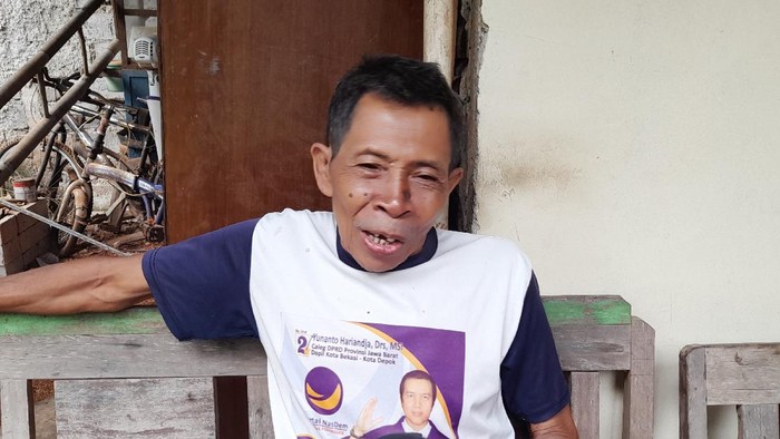 Warga Kampung Campedak, Leuwinanggung, Tapos, Depok, Rejo Mulyono.