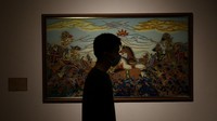 Di sini terdapat 17 adegan wayang berbentuk instalasi di atas batang pisang yang disertai oleh beberapa kacadengan tema wayang, serta lukisan wayang di atas kanvas.