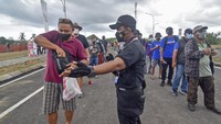 Penonton kembali berdatangan ke Sirkuit Mandalika untuk menyaksikan balapan final WSBK 2021 seri terakhir. 