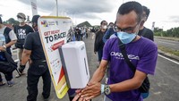 Guna mencegah penyebaran virus Corona, para penonton yang hendak menyaksikan WSBK 2021 diwajibkan untuk menerapkan protokol kesehatan, mulai dari mengenakan masker hingga membersihkan tangan dengan menggunakan cairan pembunuh kuman sebelum memasuki tribun