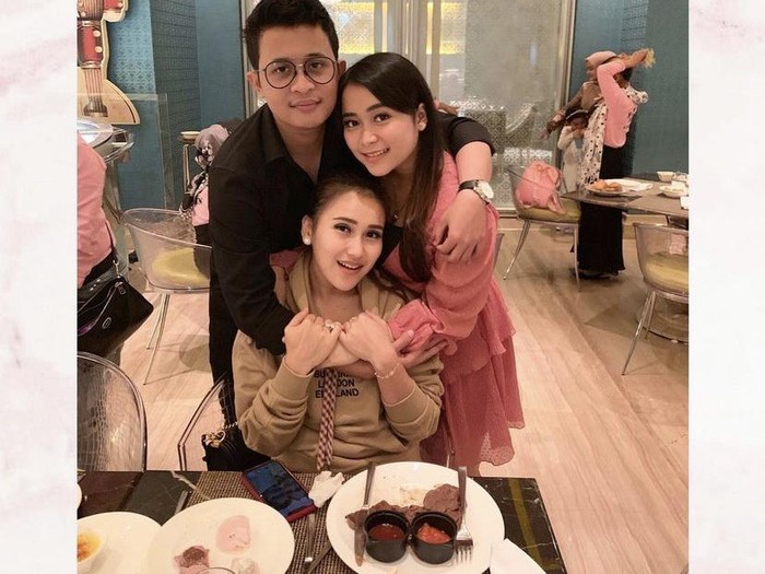 Serunya Momen Nongkrong Assyifa Nurraini dan Ayu Ting Ting
