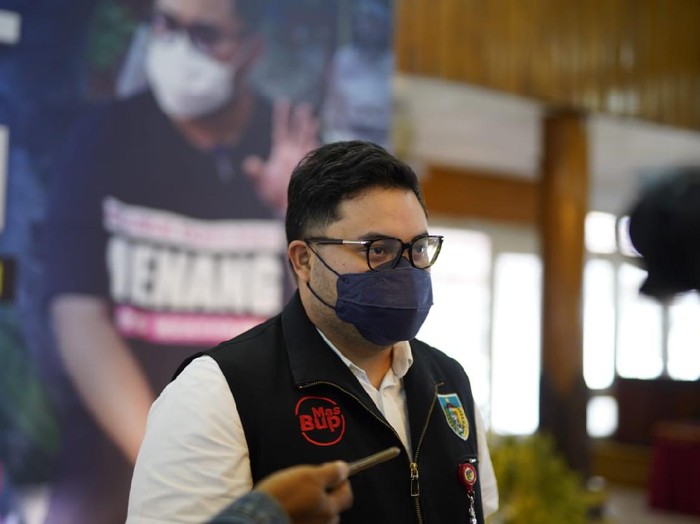 Bupati Kediri Hanindhito Himawan Pramono atau yang akrab disapa Mas Dhito, meminta pengisian perangkat desa berlangsung transparan. Jangan sampai ada jual beli jabatan.