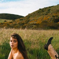 Dalam sejumlah pemotretan yang ia lakukan, Christy tidak segan tampil seksi tanpa mengenakan busana. Foto: dok. Instagram/@christygilesx