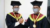 Inspiratif! Anak Kembar Ini Berhasil Lulus dari FK UM Surabaya Bersamaan