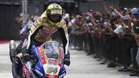 Menariknya, bobot dari Yamaha R1 ini bahkan lebih ringan 26 kg dari versi standar. Siap diajak di track balap, Yamaha R1 ini bobotnya di bawah 175 kg. Foto: AP Photo/Achmad Ibrahim