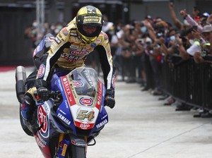 Karir Bisa Redup, Toprak Masih Ragu-ragu Pindah ke MotoGP