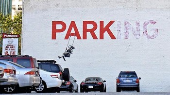 Tempat parkir mobil atau taman bermain? Foto: imgur