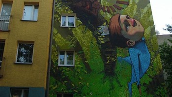 Apartemen yang sangat keren dengan lukisan. Foto: Imgur